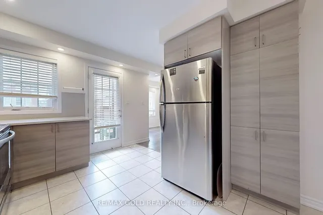 Additional image 11 of 86 Locker Pl