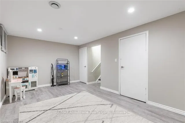 Additional image 27 of 11 HARRISFORD St Unit 100