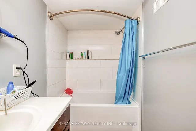 Additional image 32 of 279 ELMWOOD Cres