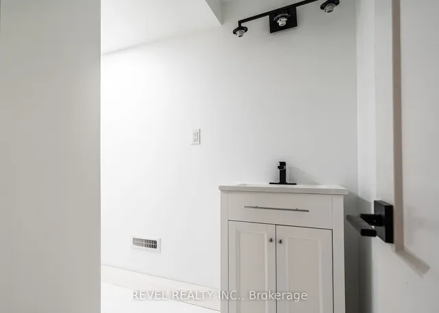 Additional image 24 of 27 Grove St