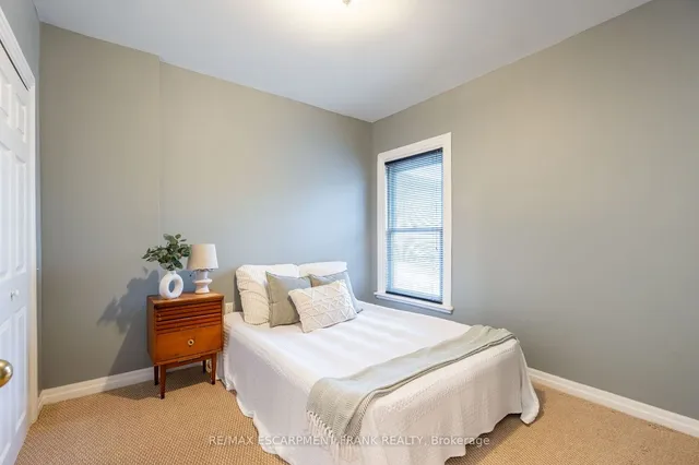 Additional image 28 of 202 CANADA St