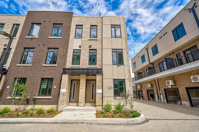 27 SPRUCE PINES Cres