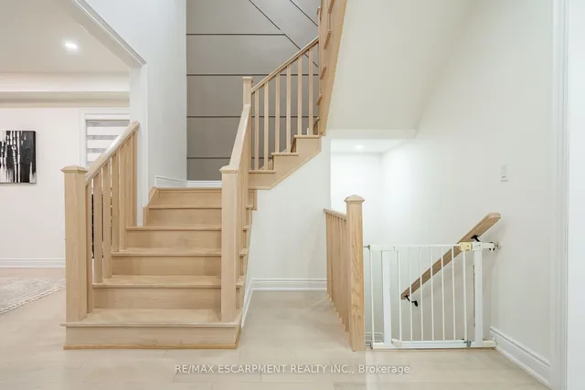 Additional image 19 of 158 Agro St