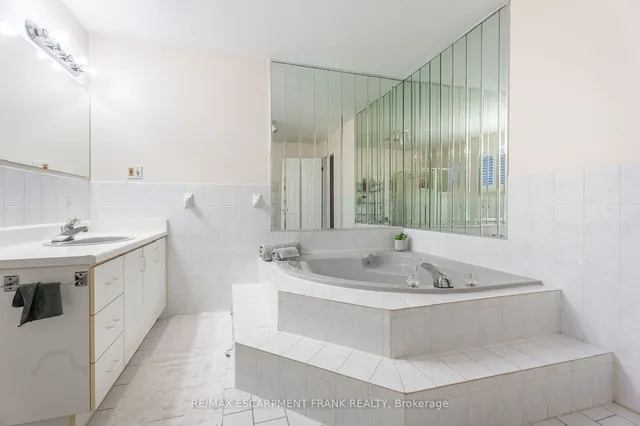 Additional image 18 of 7 GRANDOAKS Dr