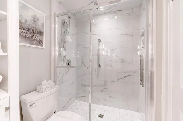 Additional image 26 of 5250 LAKESHORE Rd Unit 2006