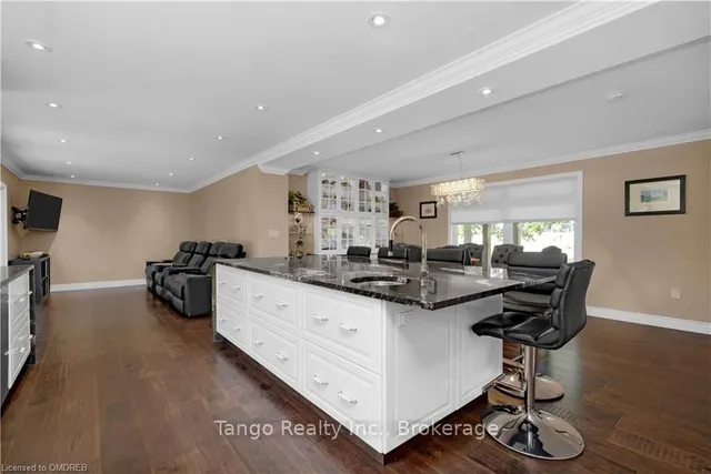 Additional image 8 of 6739 FIFTH Line