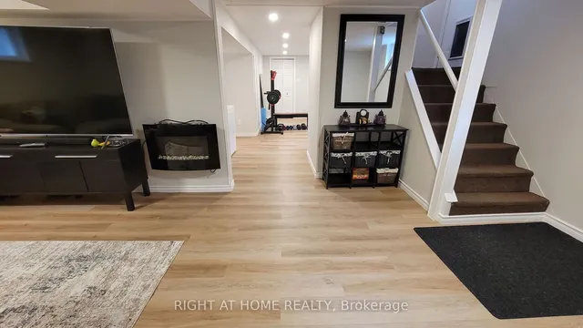 Additional image 17 of 124 Barons Ave