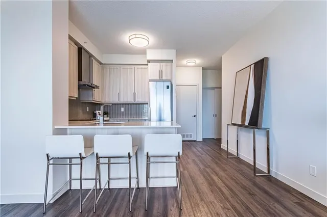 Additional image 11 of 2081 FAIRVIEW St Unit 1406