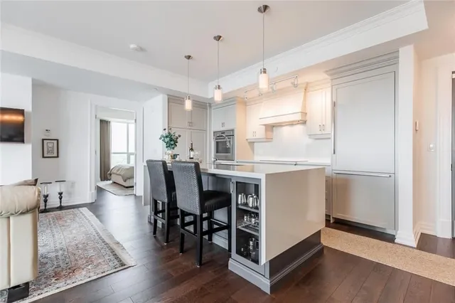 Additional image 8 of 2060 LAKESHORE Rd Unit 1401