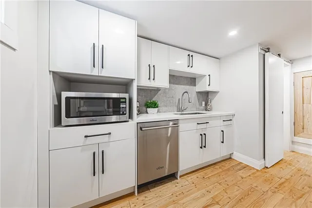 Additional image 24 of 829 FOREST GLEN Ave