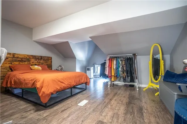 Additional image 44 of 165 Emerald St