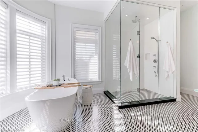 Additional image 16 of 4496 HENDERSON Rd