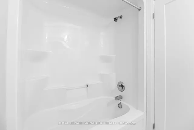 Additional image 13 of 17 Laguna Village Cres