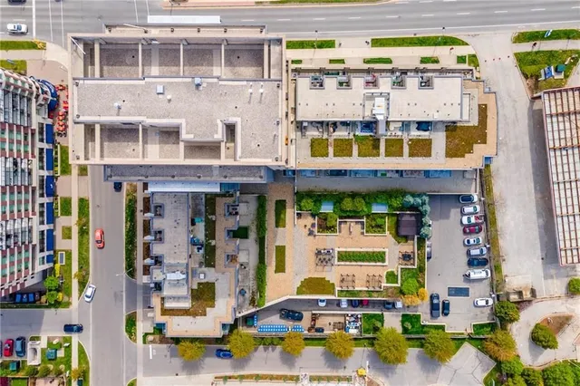 Additional image 36 of 1940 IRONSTONE Dr Unit 404