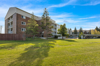 Additional image 3 of 4404 122 St NW