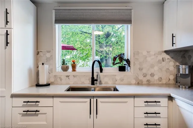 Additional image 14 of 31 Moss Blvd Unit 17