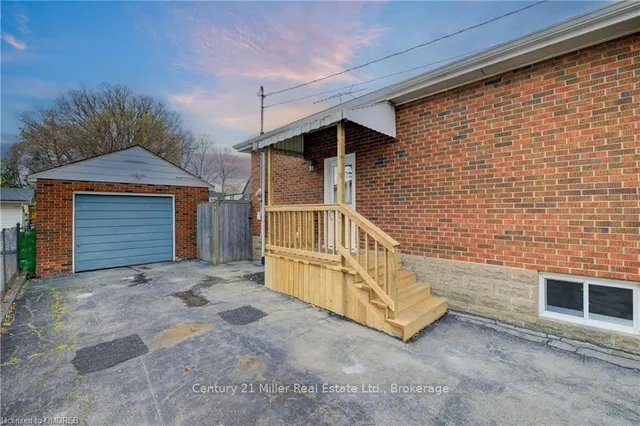 Additional image 34 of 196 QUEENSDALE Ave