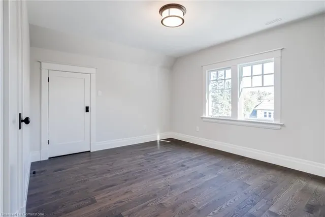 Additional image 34 of 100 Kensington Ave