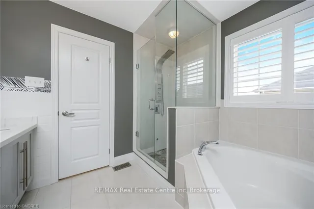 Additional image 27 of 567 SANDERSON Cres