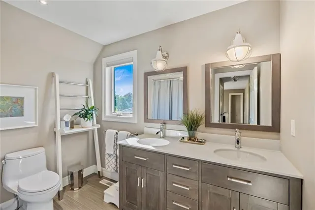 Additional image 25 of 2005 PARKLANE Cres