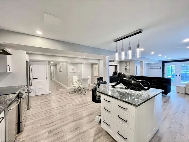 Additional image 30 of 184 Dundas St