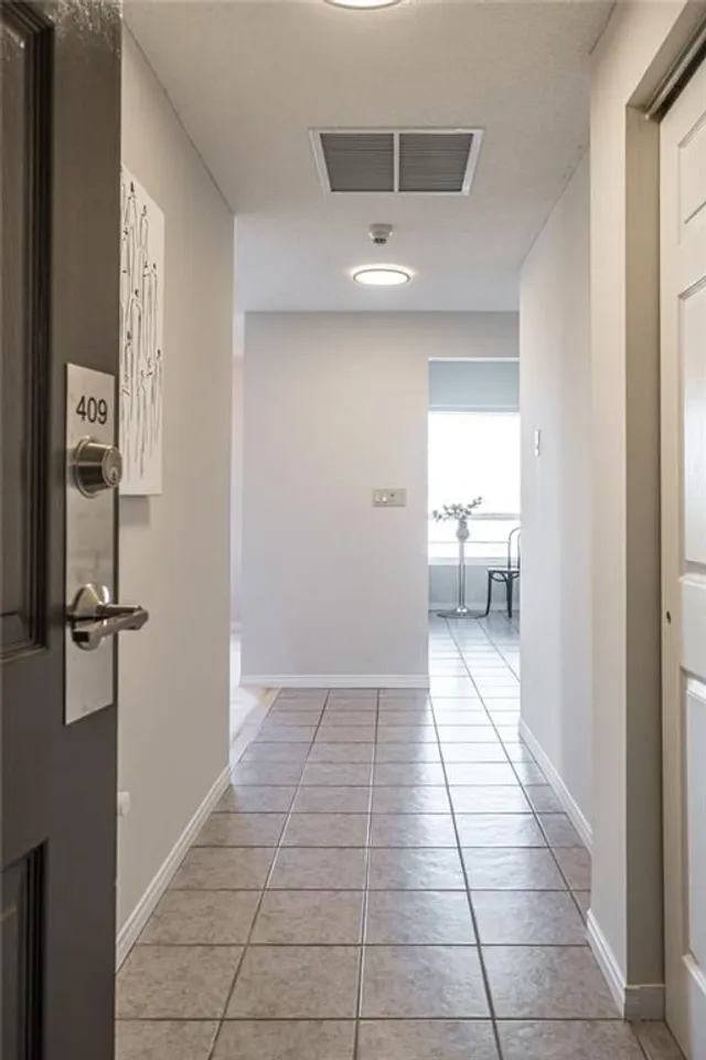 Additional image 6 of 3497 UPPER MIDDLE Rd Unit 409