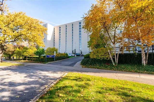 Additional image 3 of 5280 Lakeshore Rd Unit 105