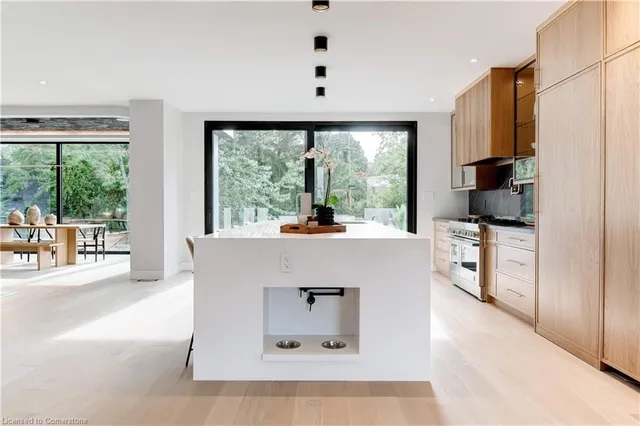 Additional image 8 of 298 Strathcona Dr