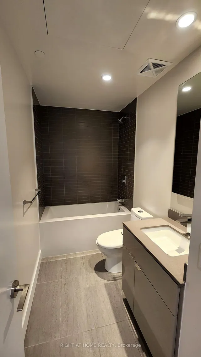 Additional image 16 of 7 Grenville St Unit 2809