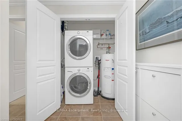 Additional image 32 of 5070 FAIRVIEW St Unit 209