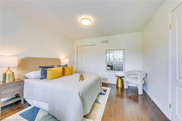 Additional image 33 of 91 Bridgeport Cres