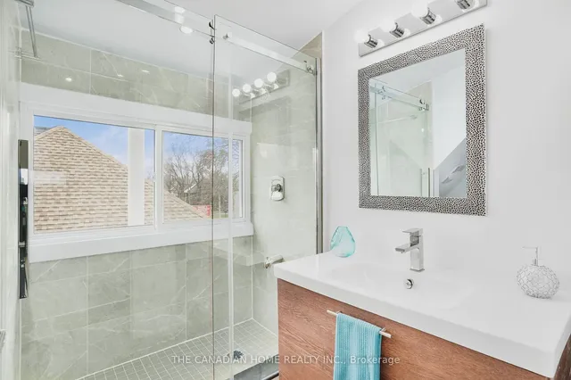 Additional image 26 of 582 Wentworth St