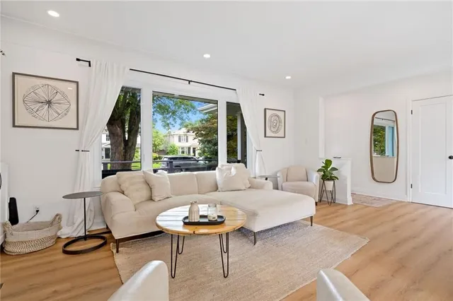 Additional image 24 of 2227 DEYNCOURT Dr