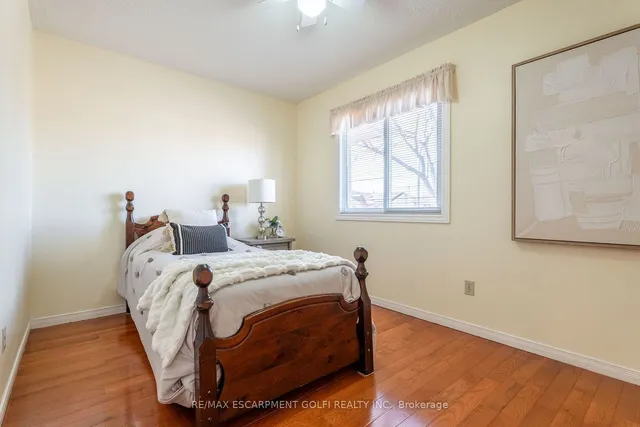 Additional image 24 of 54 Goldcrest Dr