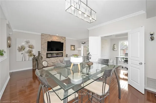 Additional image 13 of 5070 FAIRVIEW St Unit 209