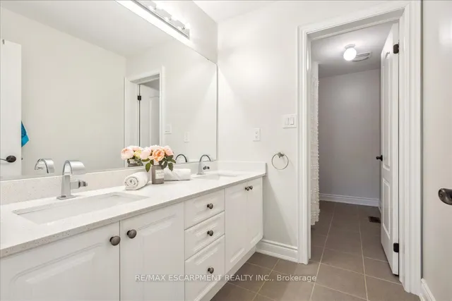 Additional image 20 of 320 Wrigglesworth Cres