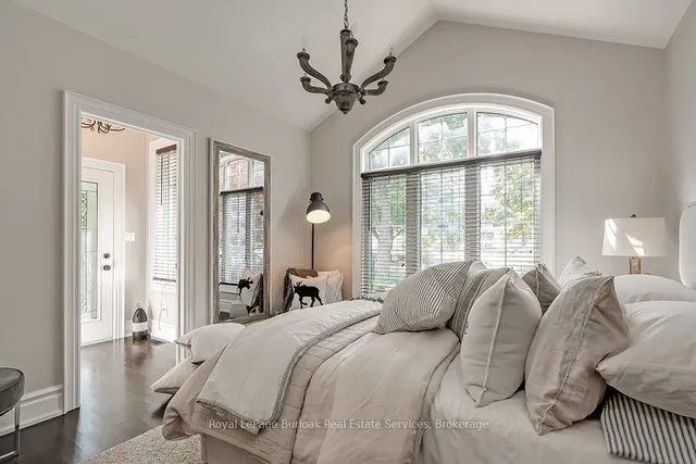 Additional image 16 of 883 Kingsway Dr