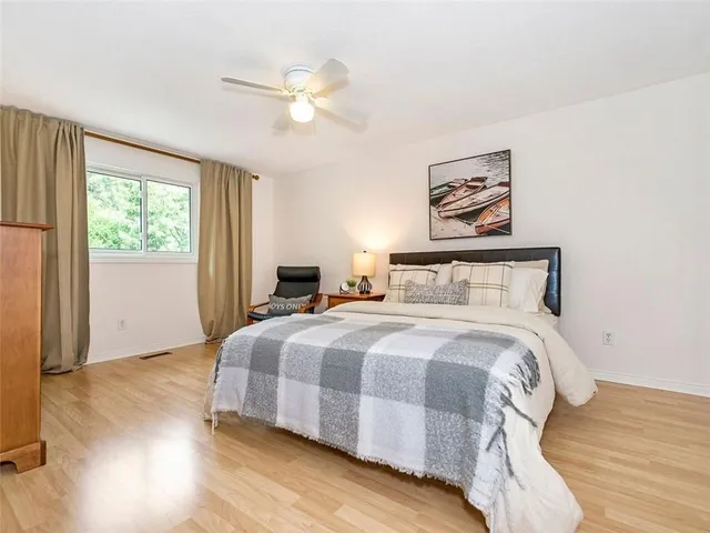 Additional image 32 of 2048 PARKLANE Cres