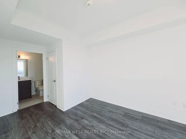 Additional image 16 of 1050 Main St Unit 1114