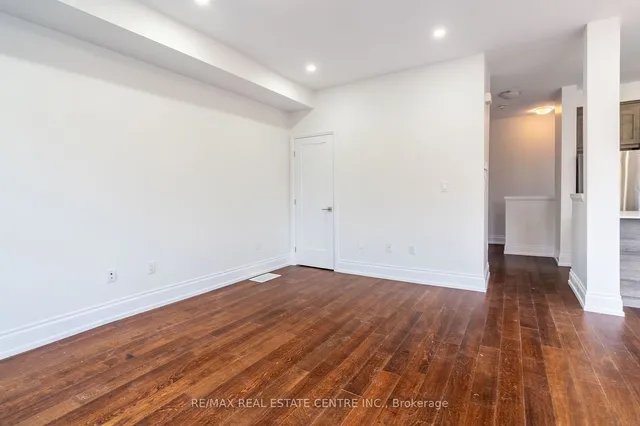 Additional image 29 of 2 Near Lane