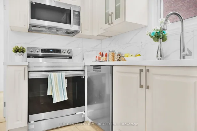 Additional image 9 of 582 Wentworth St