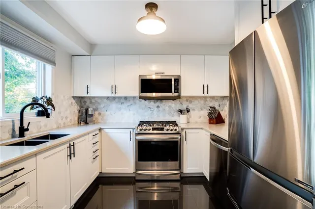 Additional image 12 of 31 Moss Blvd Unit 17