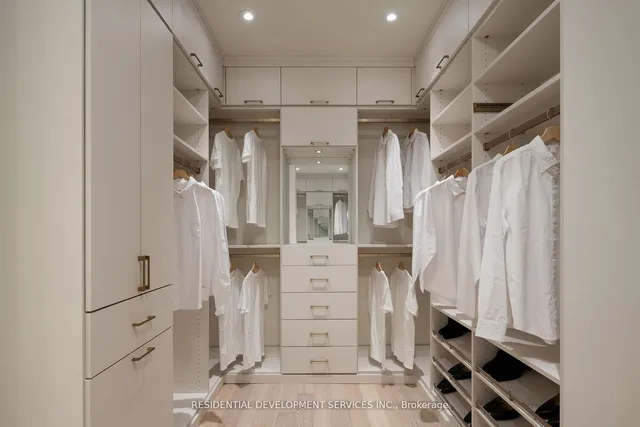 Additional image 14 of 1 Strathgowan Ave Unit LPH 804