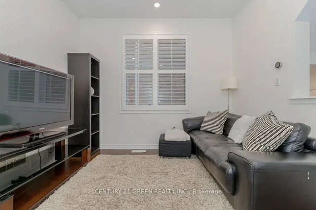 Additional image 5 of 450 Hinton Terr