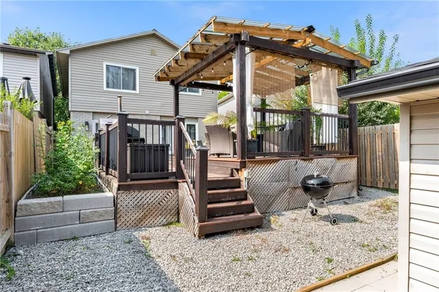 Additional image 30 of 65 Memorial Ave