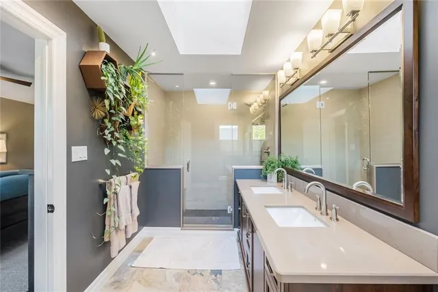 Additional image 20 of 2005 PARKLANE Cres