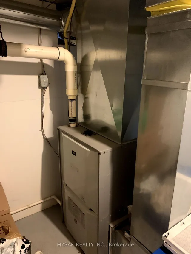 Additional image 14 of 985 Kingsway Dr