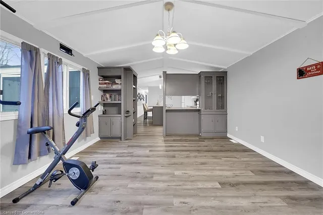 Additional image 16 of 94 Maple Cres