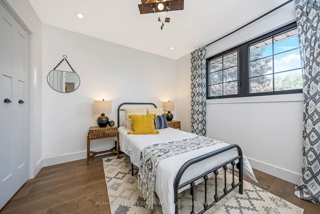 Additional image 21 of 714 Robertson Cres