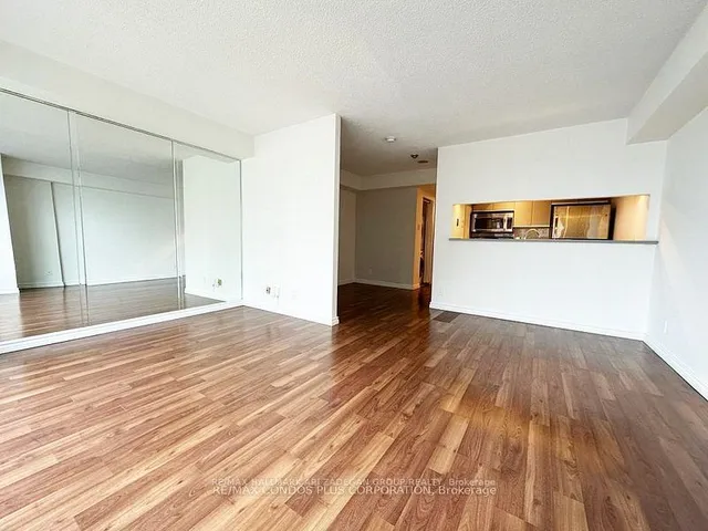 Additional image 18 of 77 Harbour Sq Unit 3005